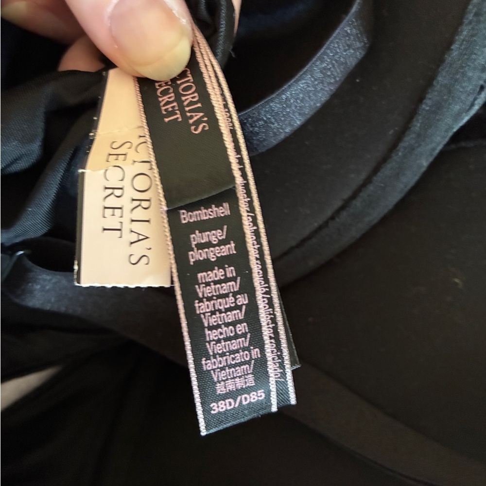 Victoria's Secret Black Bombshell Push-up Bra - Picture 3 of 4